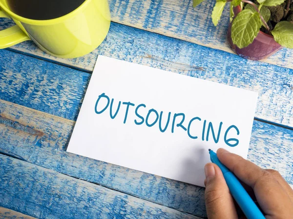 Outsourcing Business Motivazionale Citazioni Ispiratrici Parole Tipografia Lettering Concept — Foto Stock