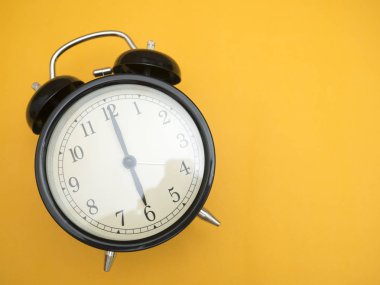 Çalar saat, saat kavramı, son tarih aciliyet kavramı görüntüyü kapat