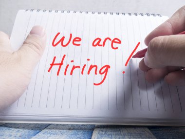 Biz işe vardır, motivasyon iş işe alım kelimeleri tırnak kavramı kelime mektup, kağıt üzerinde yazılı Danışma üstten görünüm tipografi iş. 