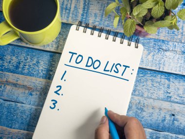 Yapılacaklar listesi, iş programı için motivasyon ilham verici tırnak, kelime tipografi üstten görünüm yazı kavramı