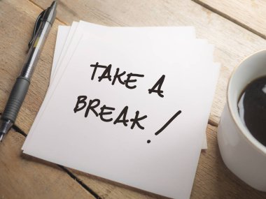 Al biraz, iş motivasyonel ilham tırnak, kelime tipografi üstten görünüm yazı kavramı