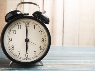 Çalar saat, saat kavramı, son tarih aciliyet kavramı görüntüyü kapat