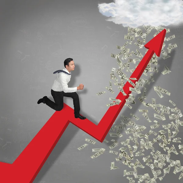 Pportrait Asya işadamı yalak iş büyüme ok, mali kar başarı kavramı, yağmur para peşinde adam çalıştıran