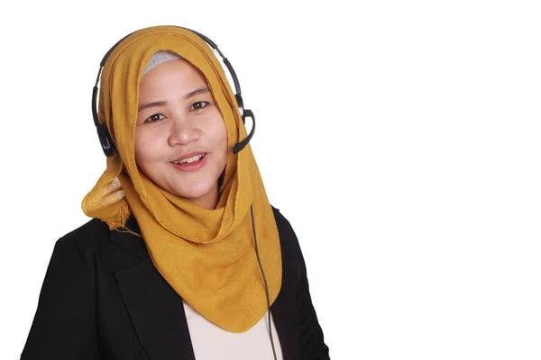 Retrato Una Hermosa Joven Musulmana Usando Hijab Consultor Operador Centro — Foto de Stock