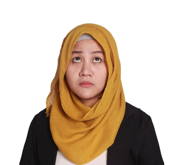 Ασιατικές Μουσουλμάνος Επιχειρηματίας Φορούσε Μαντίλα Έκφραση Σκέψης Απομονωμένα Λευκό Κοντινό — Φωτογραφία Αρχείου