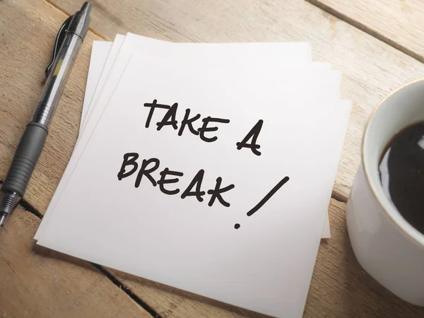 Al biraz, iş motivasyonel ilham tırnak, kelime tipografi üstten görünüm yazı kavramı