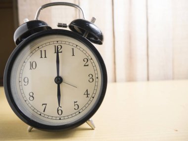 Çalar saat, saat kavramı, son tarih aciliyet kavramı görüntüyü kapat