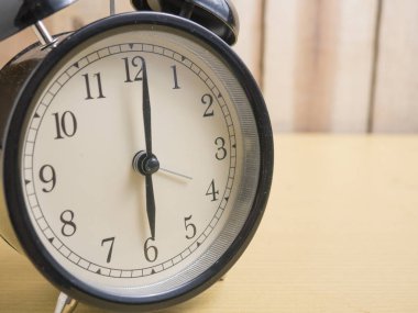 Çalar saat, saat kavramı, son tarih aciliyet kavramı görüntüyü kapat