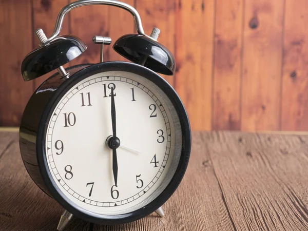 Çalar saat, saat kavramı, son tarih aciliyet kavramı görüntüyü kapat