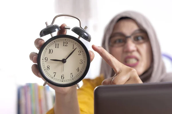 Young Asian Muslim Woman Wearing Hijab Pointing Clock Angry Expression — Stock Photo, Image