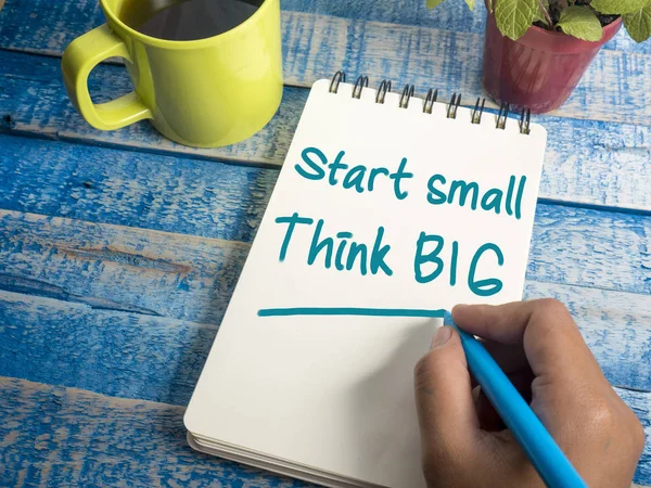 Start Small Think Big Citazioni Motivazionali Imprenditoriali Parole Tipografia Lettering — Foto Stock