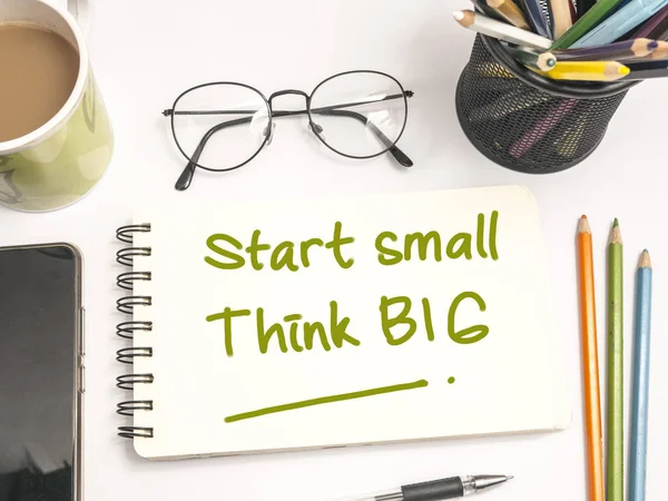 Start Small Think Big Citazioni Motivazionali Imprenditoriali Parole Tipografia Lettering — Foto Stock