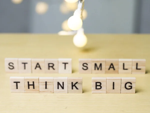 Start Small Think Big Citazioni Motivazionali Imprenditoriali Parole Tipografia Lettering — Foto Stock