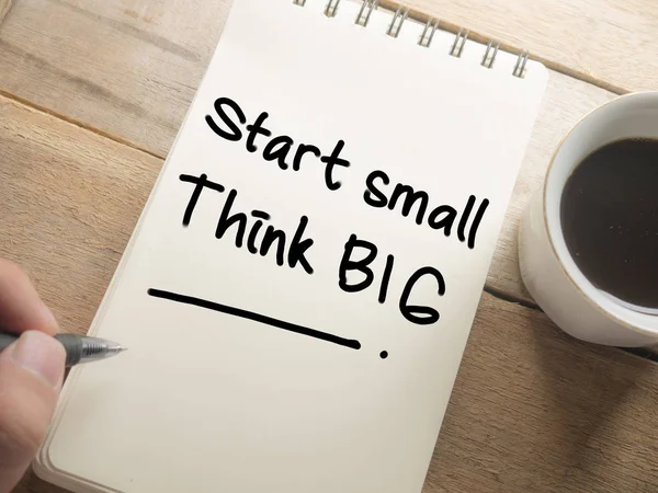 Iniciar Small Think Big Negócios Motivacionais Citações Inspiradoras Palavras Tipografia — Fotografia de Stock