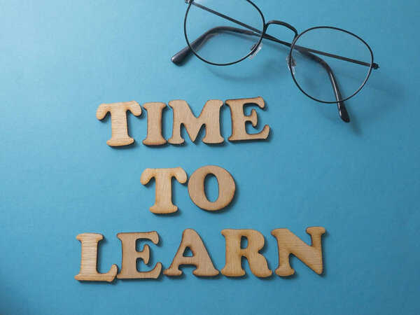 Время принимать решения, мотивирующие бизнес, рациональные цитаты, типография слов и концепция
