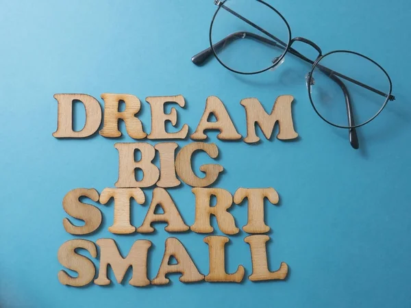 Dream Big Start Pequenas Citações Inspiradoras Negócios Conceito Letras Tipográficas — Fotografia de Stock