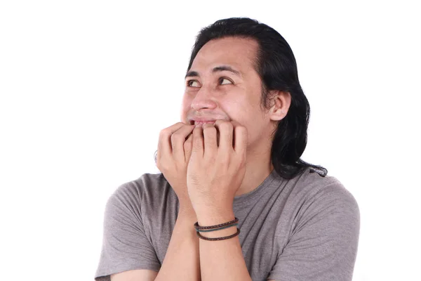 Retrato Jovem Engraçado Ásia Homem Chorando Mordendo Suas Unhas Como — Fotografia de Stock