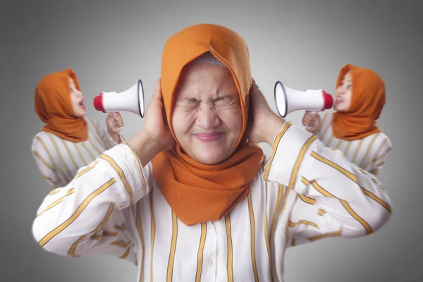 Πορτρέτο Της Ασίας Μουσουλμάνα Κυρία Φορούσε Μαντίλα Κοντά Ακούω Αυτιά — Φωτογραφία Αρχείου