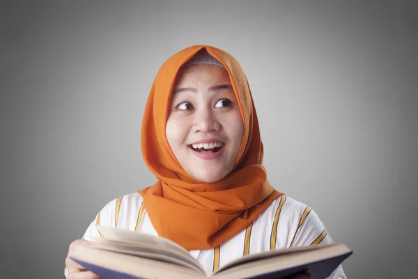 Hijab를 이슬람 사업가의 초상화 — 스톡 사진