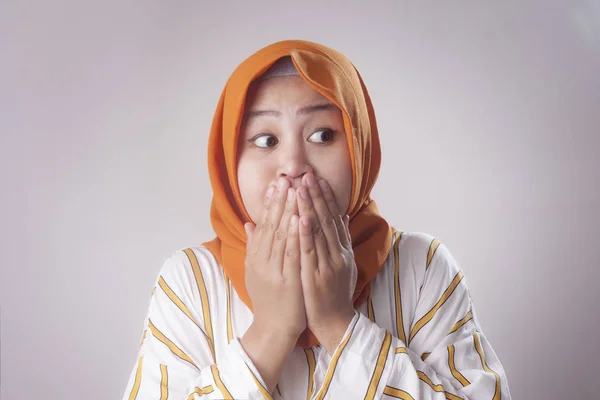 Ritratto Ravvicinato Donna Musulmana Asiatica Con Hijab Che Chiude Bocca — Foto Stock