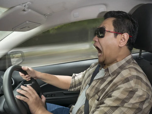 Chofer sorprendido a punto de tener un accidente —  Fotos de Stock