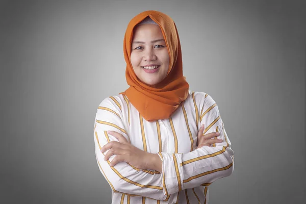 Muslim Lady leende vänliga — Stockfoto