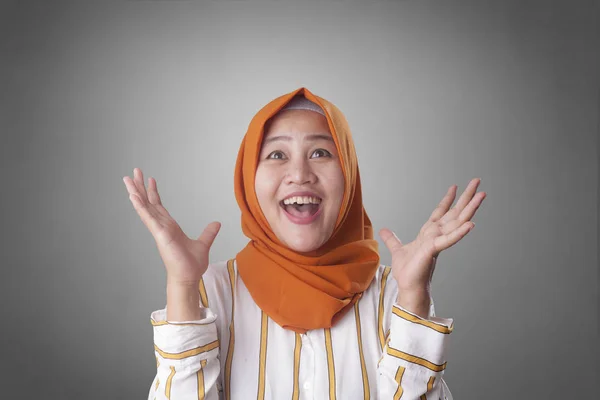 Happy Muslim Woman Shows Winning Gesture Greeting Something — Stock Photo, Image