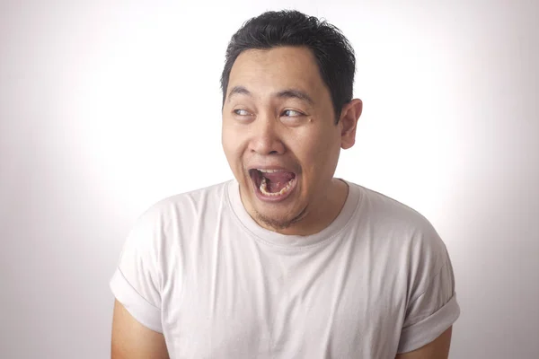 Vicces ázsiai férfi nevetve — Stock Fotó