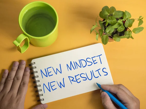 Kendini geliştirme motivasyonel kelimeler kavramı Quotes, yeni Mindset — Stok fotoğraf