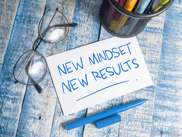 Kendini geliştirme motivasyonel kelimeler kavramı Quotes, yeni Mindset — Stok fotoğraf