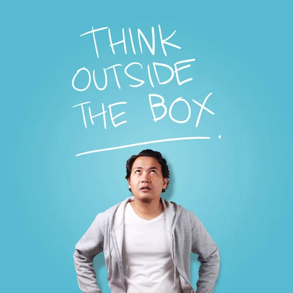 Pensar fuera de la caja, palabras motivacionales cita concepto —  Fotos de Stock