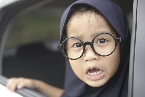 Choque niña con la boca abierta — Foto de Stock