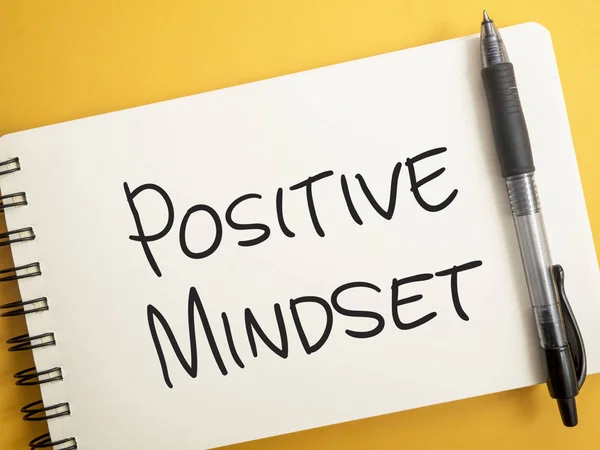 Positieve mentaliteit, motiverende woorden citeert Concept — Stockfoto