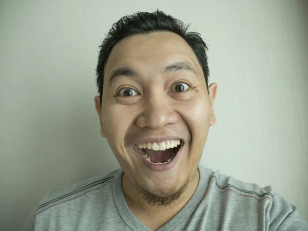 Happy Funny Asian Man Laughing at Camera — Stock Photo, Image