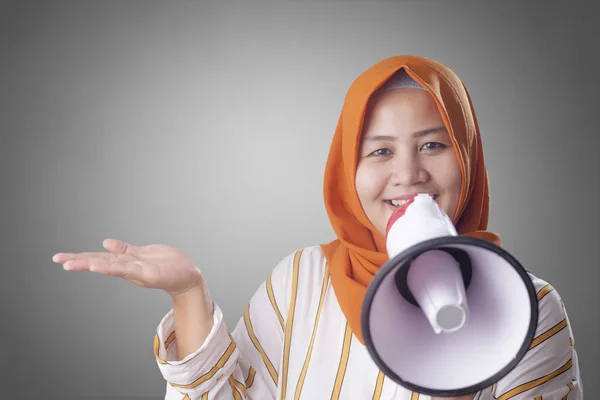 Muslim Businesswoman Calling or Offering Something with Megaphon — Stock Photo, Image