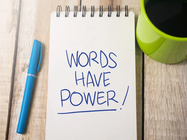 Woorden hebben macht, motiverende woorden citeren concept — Stockfoto