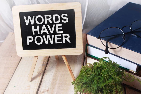Worte haben Macht, motivierende Worte Zitate Konzept — Stockfoto