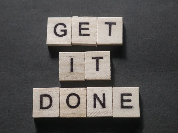 Get it done, motivierende Worte zitiert Konzept — Stockfoto