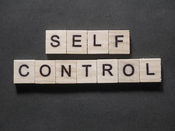 Самоконтроль, цитирование слов — стоковое фото