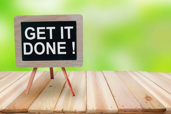 Get it done, motivierende Worte zitiert Konzept — Stockfoto