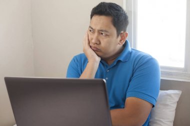 Laptoplu Adam, Düşünme İfadesi