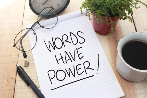 Woorden hebben macht, motiverende woorden citeren concept — Stockfoto