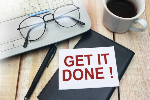 Get it done, motivierende Worte zitiert Konzept — Stockfoto