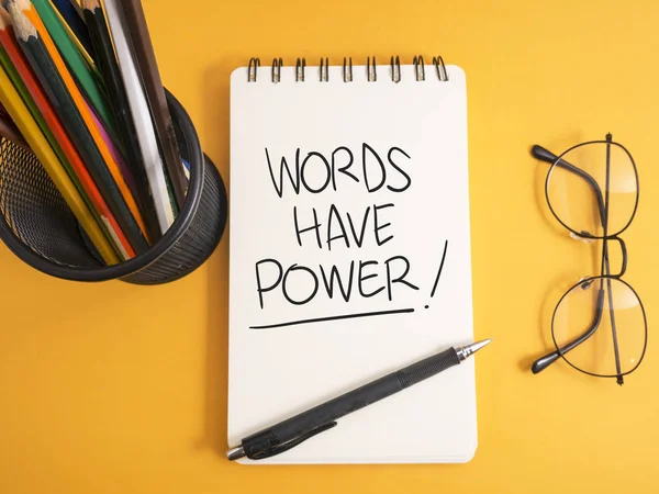 Слова мають силу, мотиваційні слова цитати концепція — стокове фото
