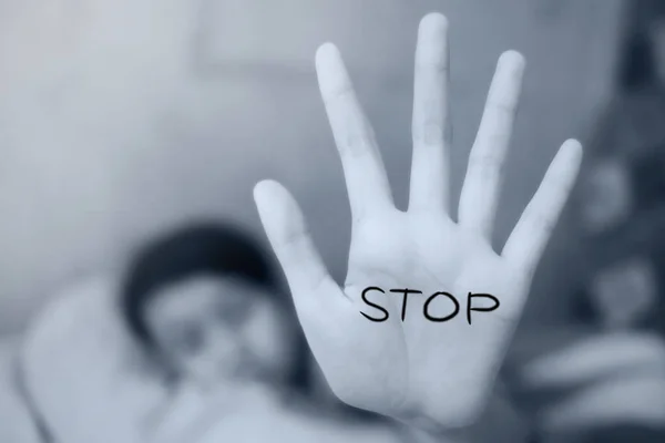 Violence Child Abusement Concept Little Girl Shows Her Hand Word — Stock Photo, Image