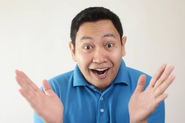 Asya adam ağzını açık şok