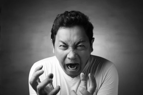 Fiatal férfi kiabált, harag gesztus — Stock Fotó