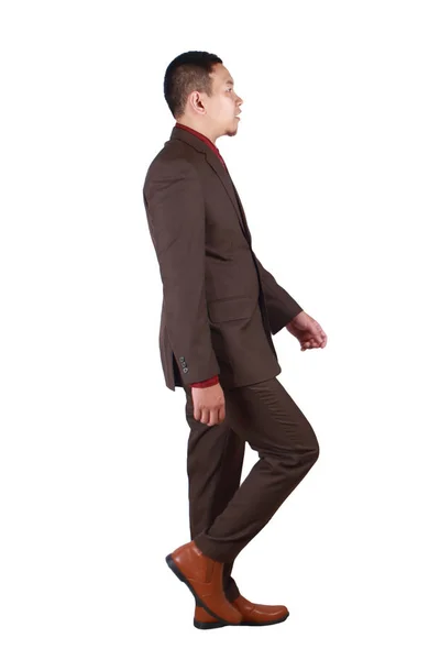Ganzkörperporträt asiatischer Geschäftsmann zu Fuß, Seitenansicht Profi — Stockfoto