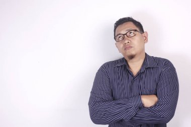 Düşünen Genç Adam İfadesi, Tarafa Bakıyor