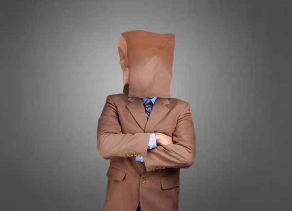 Empresario con máscara de papel en blanco cubriendo su rostro — Foto de Stock